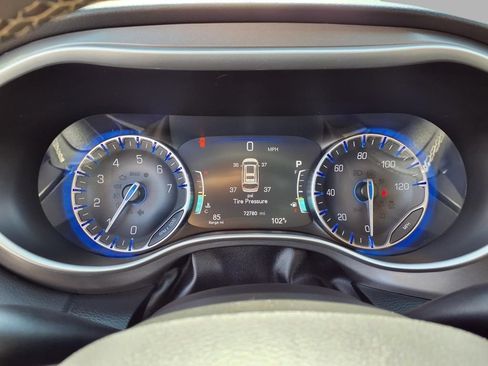 Used 2024 Chrysler Pacifica Touring-L FWD image 17