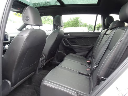 Used 2022 Volkswagen Tiguan SE R-Line AWD/4WD image 11