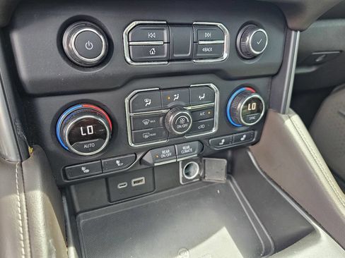Used 2021 Chevrolet Tahoe LT w/ LT Signature Plus Package RWD image 23