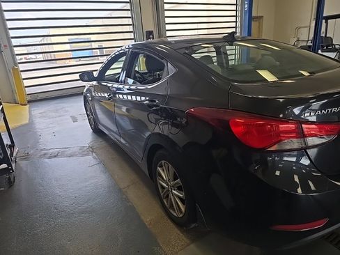Used 2015 Hyundai Elantra SE w/ Option Group 02 FWD image 4