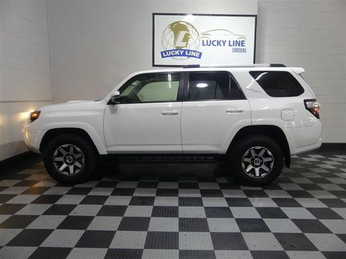Used 2018 Toyota 4Runner TRD Off-Road Premium AWD/4WD image 7