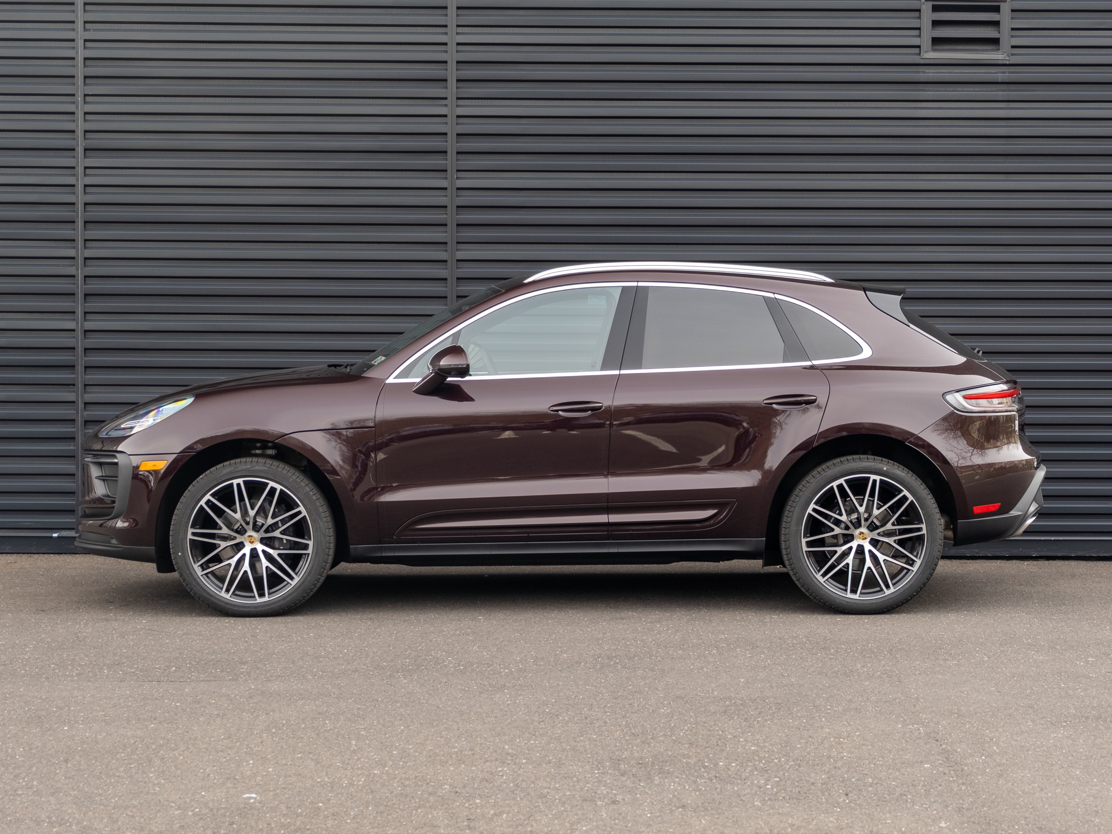 Certified 2026 Porsche Macan AWD/4WD image 2