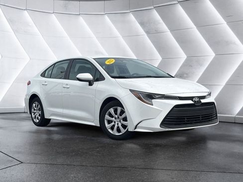 Used 2023 Toyota Corolla LE image 1