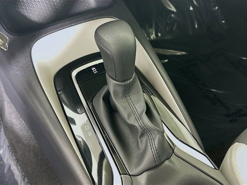 Used 2025 Toyota Corolla LE image 20