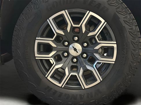 Used 2024 Chevrolet Colorado Z71 w/ Z71 Convenience Package 2 image 7