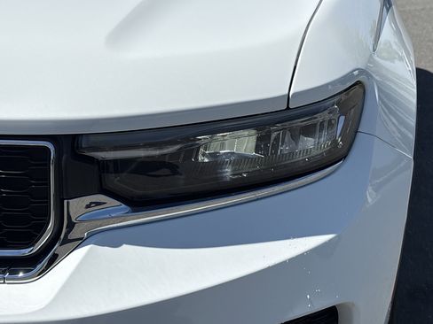 Used 2025 Jeep Grand Cherokee Laredo X image 11