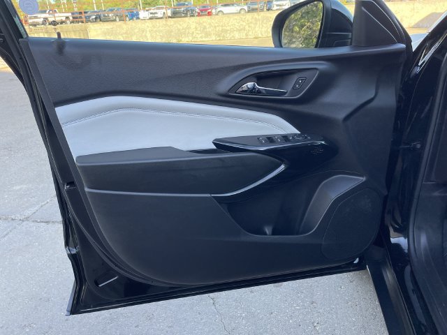Used 2025 Chevrolet Trax LT FWD image 10