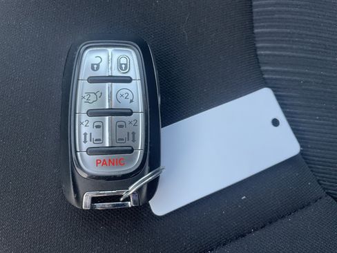 Used 2022 Chrysler Voyager LX image 30