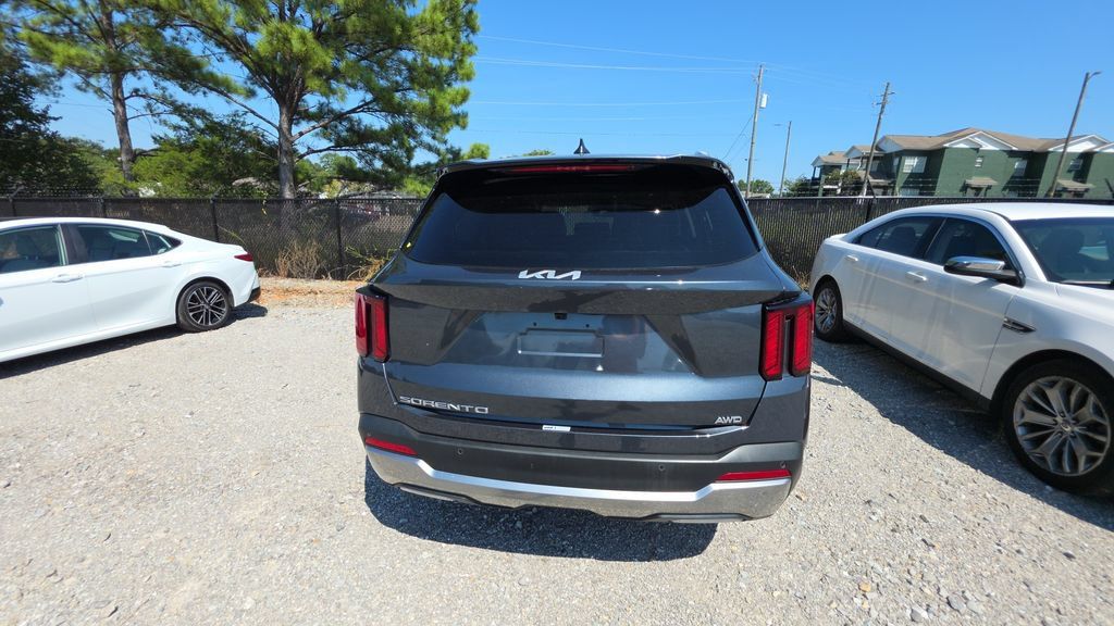 Used 2024 Kia Sorento S AWD/4WD image 5