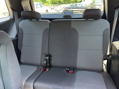 Used 2023 Chevrolet Traverse LT FWD image 19