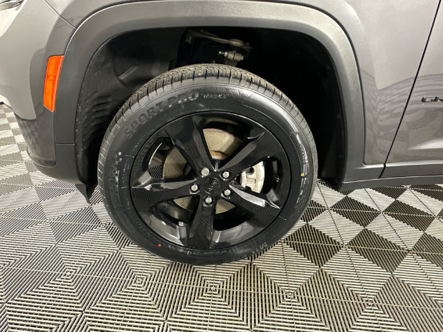 Certified 2024 Jeep Grand Cherokee L Limited w/ Black Appearance Package AWD/4WD image 36