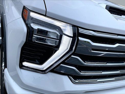 Used 2024 Chevrolet Silverado 2500 High Country w/ Technology Package AWD/4WD image 30