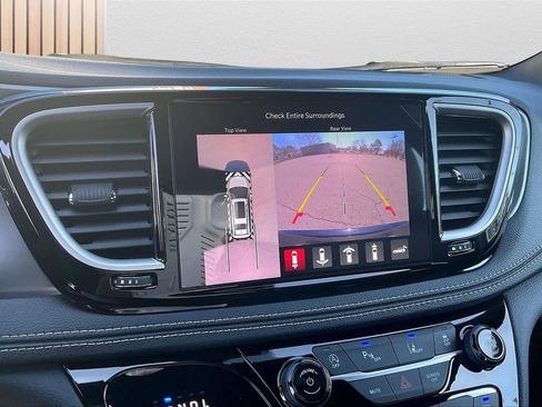 New 2026 Chrysler Pacifica Select FWD image 13