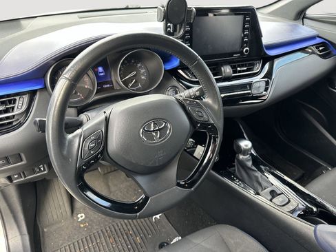 Used 2020 Toyota C-HR XLE image 10