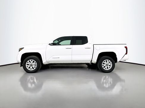 Certified 2025 Toyota Tacoma SR5 AWD/4WD image 4