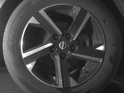 Used 2025 Nissan Sentra SV FWD image 13