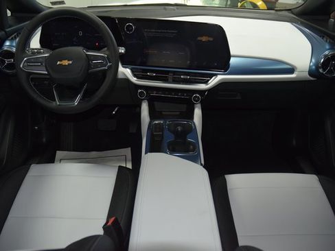 New 2026 Chevrolet Equinox EV LT image 30