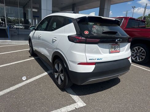 Used 2022 Chevrolet Bolt EUV LT w/ Convenience Package image 4