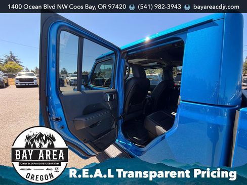 Used 2025 Jeep Gladiator Sport AWD/4WD image 14