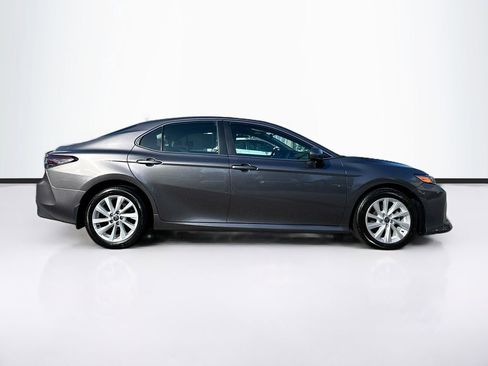 Used 2022 Toyota Camry LE image 5
