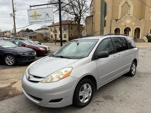 Used 2008 Toyota Sienna LE image 1