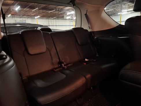 Used 2017 INFINITI QX80 2WD w/ Driver Assistance Package image 18