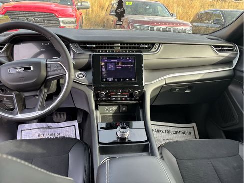 New 2025 Jeep Grand Cherokee L Laredo image 27