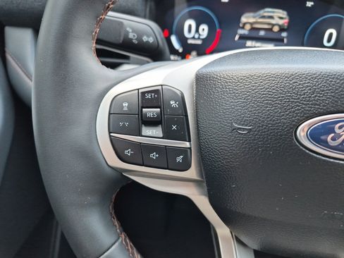 Certified 2025 Ford Explorer Active image 26