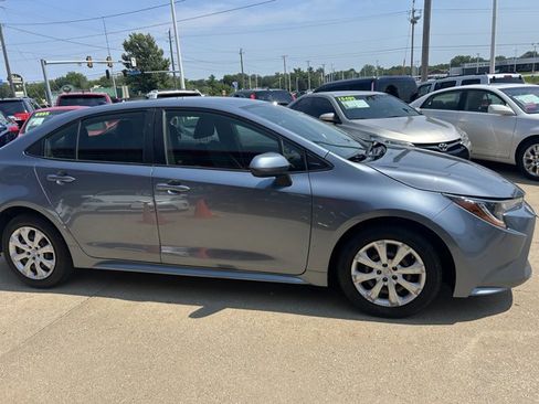 Used 2020 Toyota Corolla LE FWD image 4