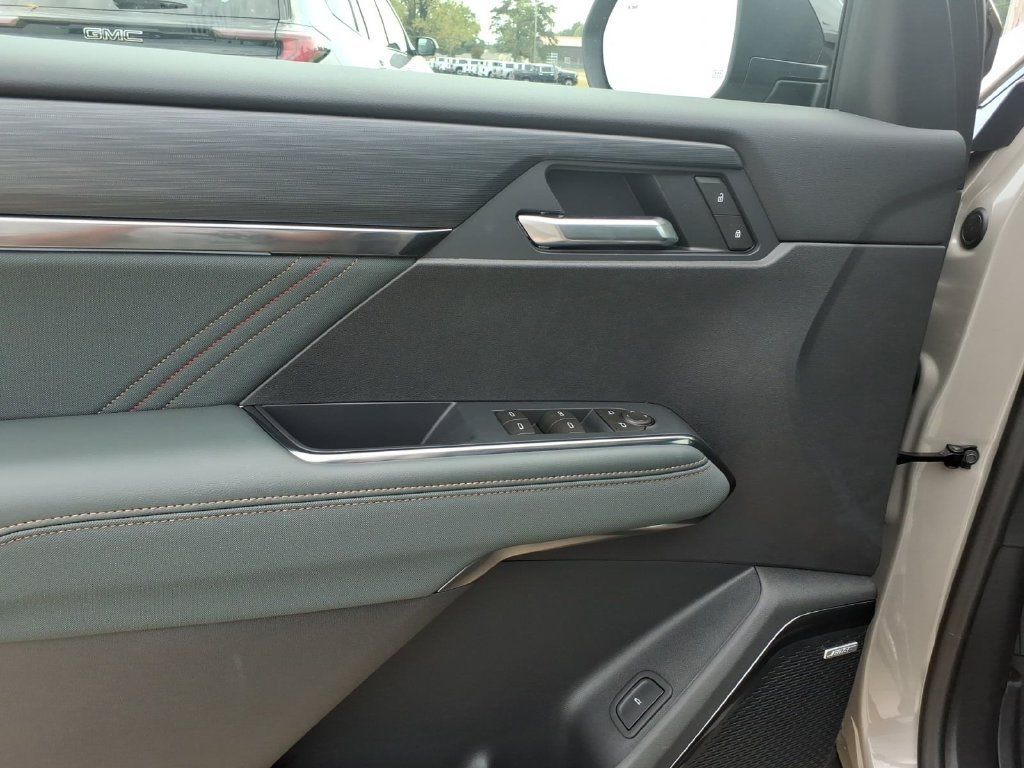 New 2026 GMC Acadia AT4 w/ LPO, Floor Liner Package AWD/4WD image 12