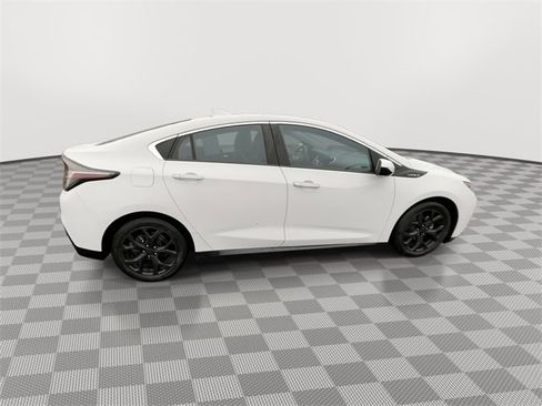 Certified 2017 Chevrolet Volt Premier w/ Driver Confidence II Package image 9