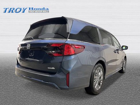 New 2026 Honda Odyssey Touring image 5