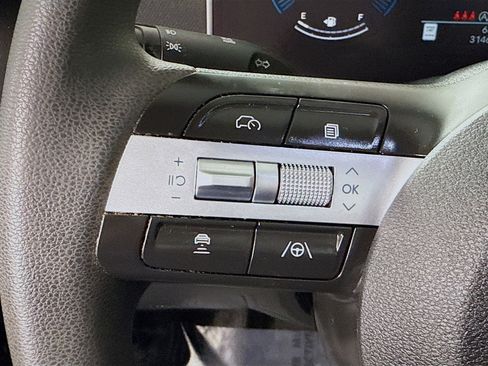 Used 2025 Hyundai Tucson SE image 14