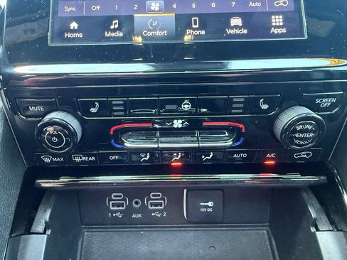 Used 2023 Jeep Grand Cherokee L Laredo AWD/4WD image 29