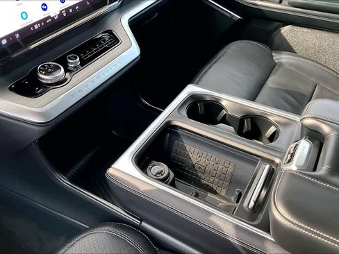 Used 2025 Ford Expedition Max Platinum image 17