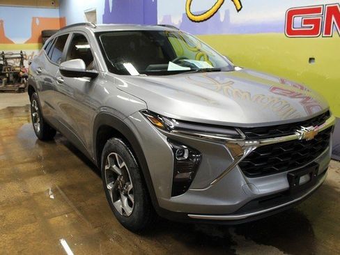 Certified 2024 Chevrolet Trax LT image 3