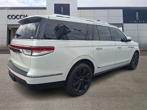 Certified 2023 Lincoln Navigator L Reserve image 4