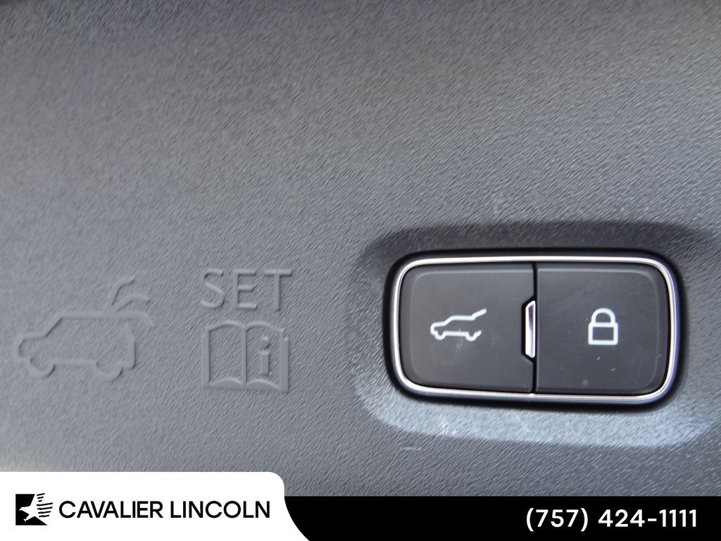 Used 2026 Lincoln Navigator L Premier AWD/4WD image 12