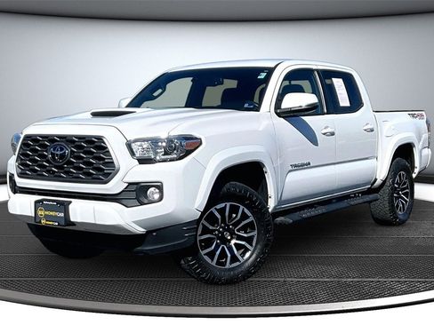 Used 2022 Toyota Tacoma TRD Sport w/ Technology Package image 3