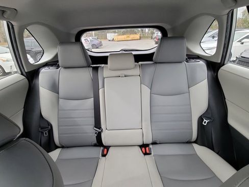 Used 2021 Toyota RAV4 XLE Premium image 5