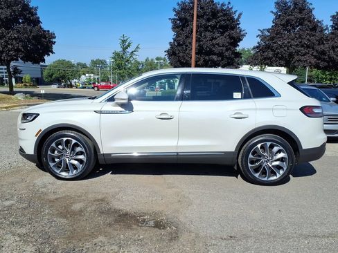 Used 2023 Lincoln Nautilus Reserve AWD/4WD image 2