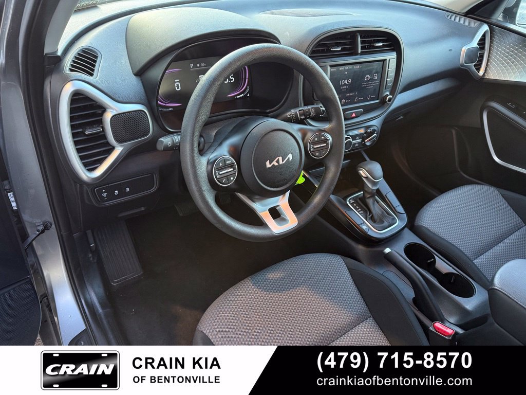 Used 2025 Kia Soul LX w/ LX Technology Package FWD image 9