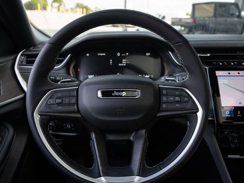 New 2025 Jeep Grand Cherokee L Limited AWD/4WD image 30
