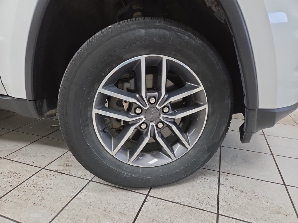 Used 2019 Jeep Grand Cherokee Limited AWD/4WD image 8