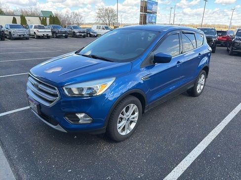 Used 2017 Ford Escape SE w/ SE Cold Weather Package image 1