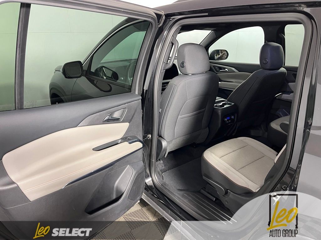 Used 2026 Chevrolet Traverse LT w/ Driver Confidence Package FWD image 10