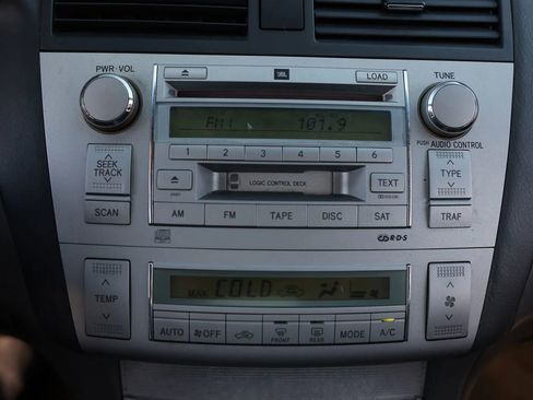 Used 2005 Toyota Solara SLE image 32