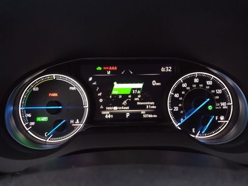 Used 2021 Toyota Venza XLE image 22