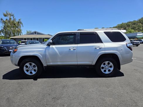 Used 2022 Toyota 4Runner SR5 Premium w/ Moonroof Package AWD/4WD image 8