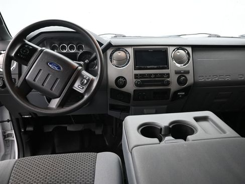 Used 2016 Ford F250 XLT w/ XLT Premium Package image 10